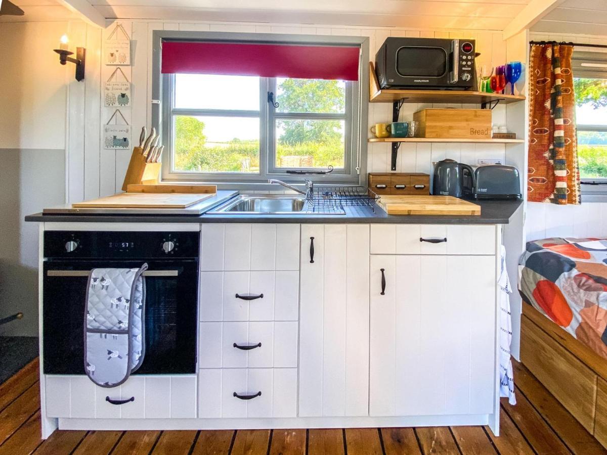 The Hideaway Hut - 1 Bed Shepherds Hut - Hereford Kültér fotó