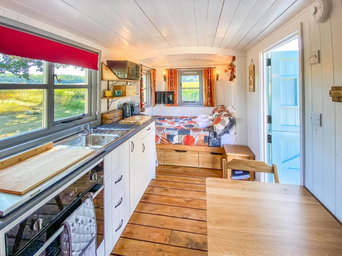 The Hideaway Hut - 1 Bed Shepherds Hut - Hereford Kültér fotó